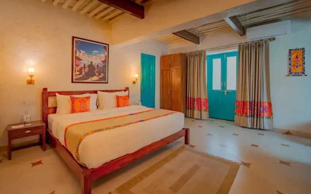 Tree of Life Birdsong Chalets