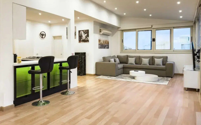 Posh & Panoramic 2bdr Rooftop 5 Min To Airport