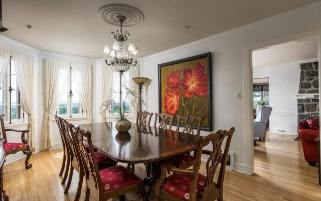 Far Horizons Luxury Vacation Home