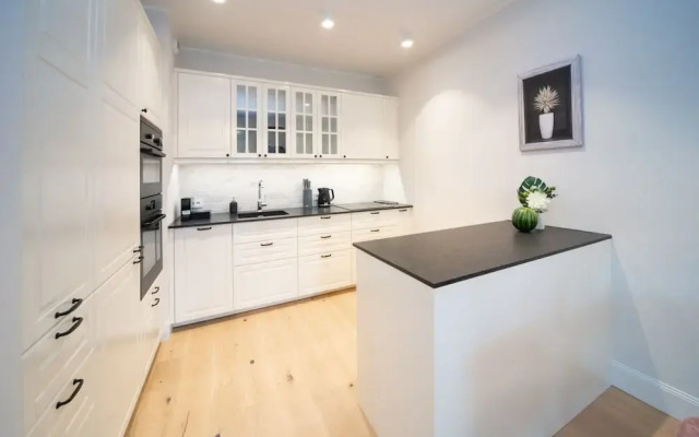 Maya's 22 - River view