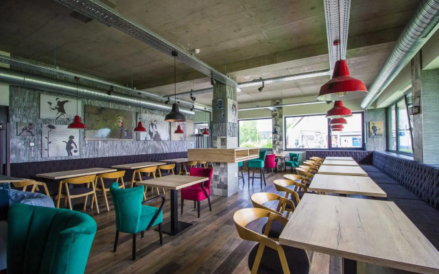 Hotel & Bistro 63