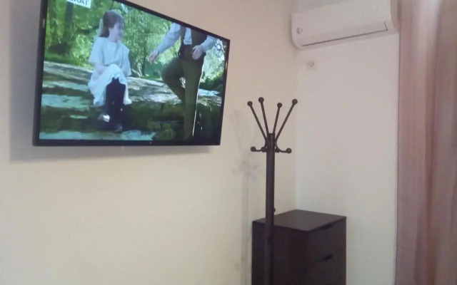 New studio next to metro for 2 people