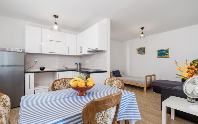 Beautiful Apartment in Vlasici With 1 Bedrooms and Wifi