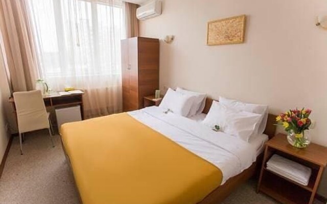 Kapu$ta Hotel