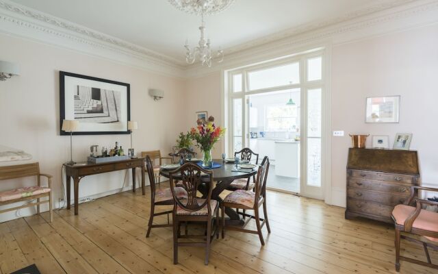 Beautiful Family home in Putney