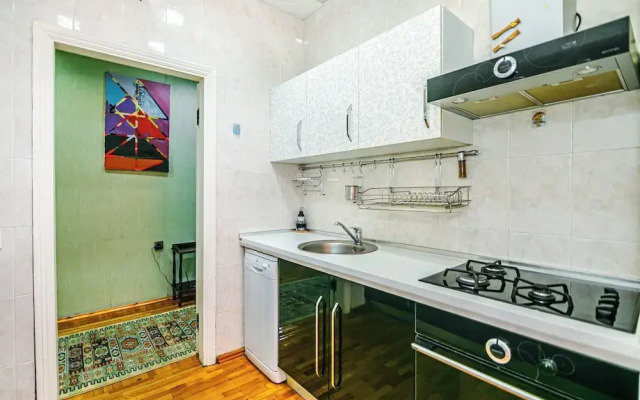 Luxury Apartment with Flame Tower View