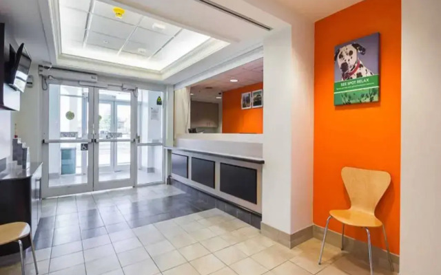 Motel 6 Whitby, ON - Toronto East