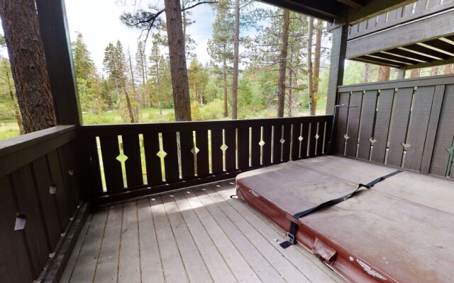 Timbers 15 Private Hot Tub, 2 Car Garage, Washer Dryer, Large Townhouse by RedAwning