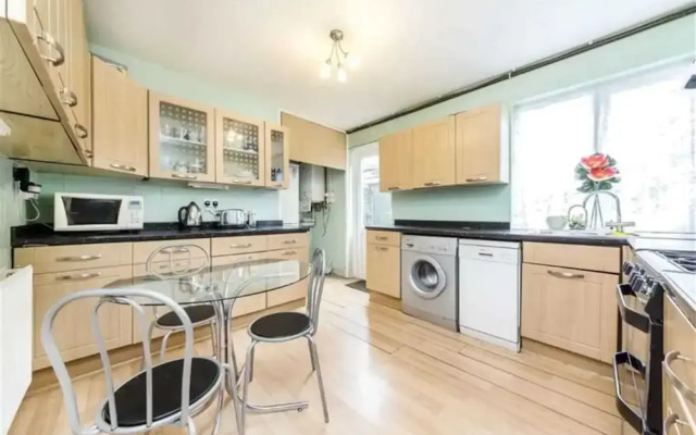 Homely 3 Bedroom House With a Garden