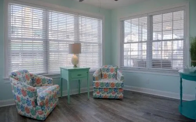 Beach Bungalow 8