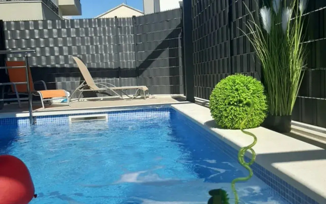 Apartment MeMi - great location, modern & parking: A1 Marin Trogir, Riviera Trogir