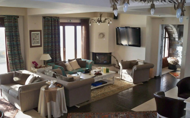 Porto Mani Suites