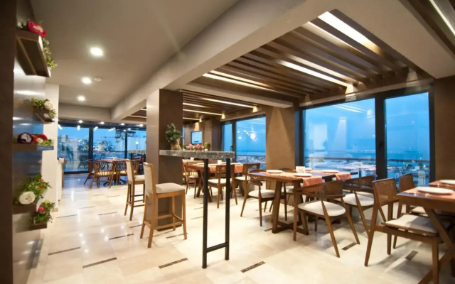 Royce Hotel
