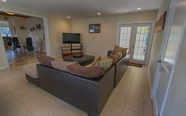 Luxury Villa Mar by RedAwning