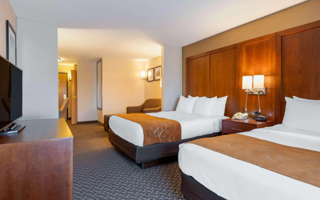 Comfort Suites South Haven near I-96