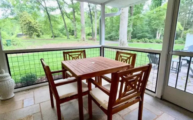 Woodhaven: Your Serene Countryside Escape 5 Bedroom Farmhouse by RedAwning