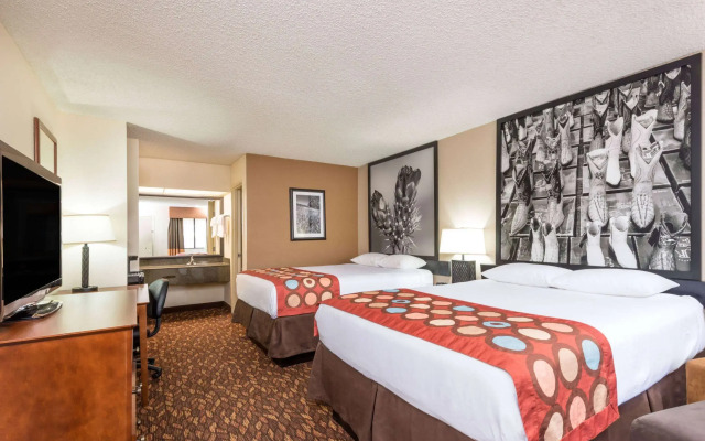 Super 8 by Wyndham Clovis