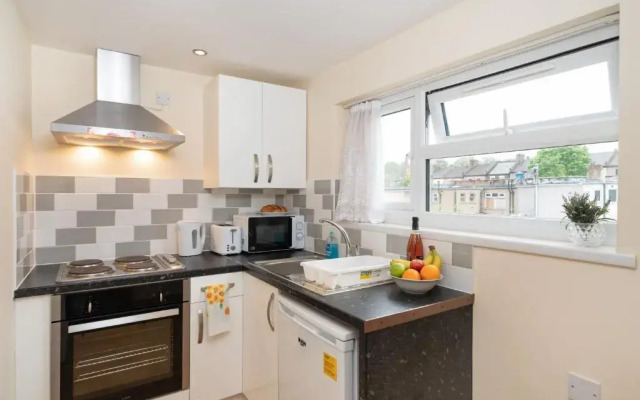 S6 Ensuite Loft Studio Space (Sandycroft Guest House)