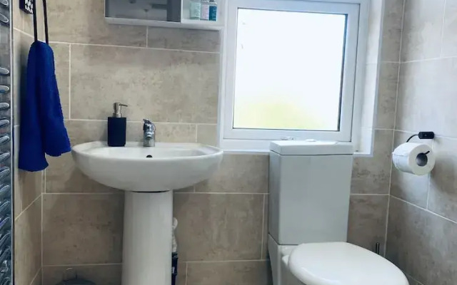 Inviting 5-bed House in Manchester