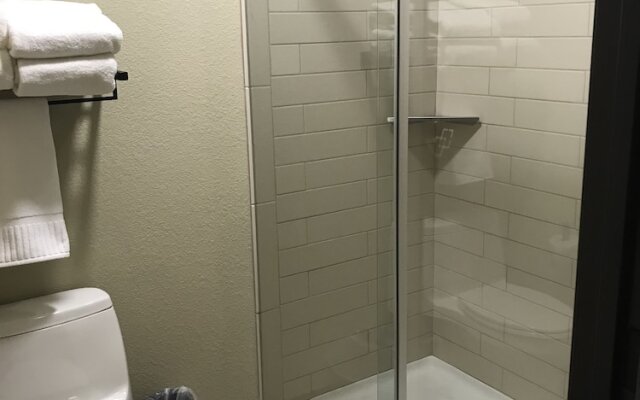 Blue Grass Inn & Suites