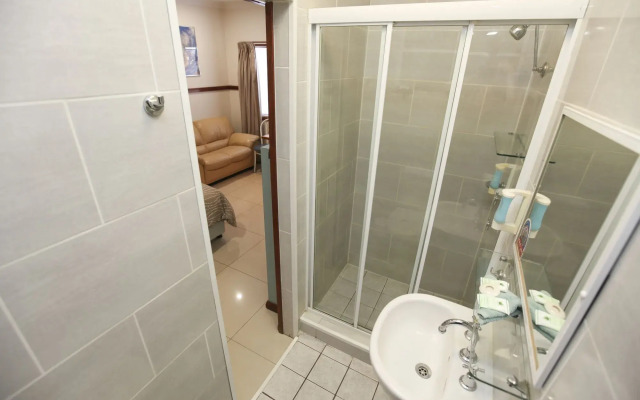 Across Country Motel and Serviced Apartments