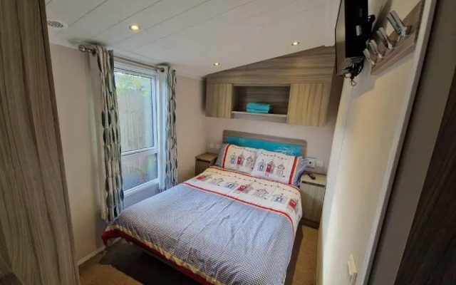 Seaside 8-person Caravan at Rockley Park