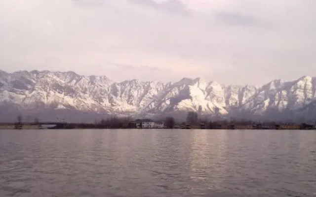 New Lucky Kashmir Houseboats