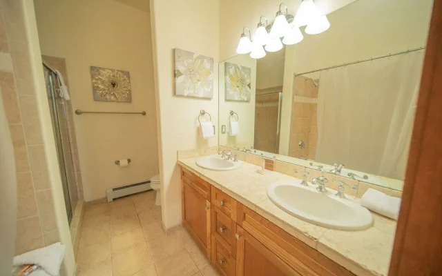 Antlers Gulch 303 by SummitCove Vacation Lodging