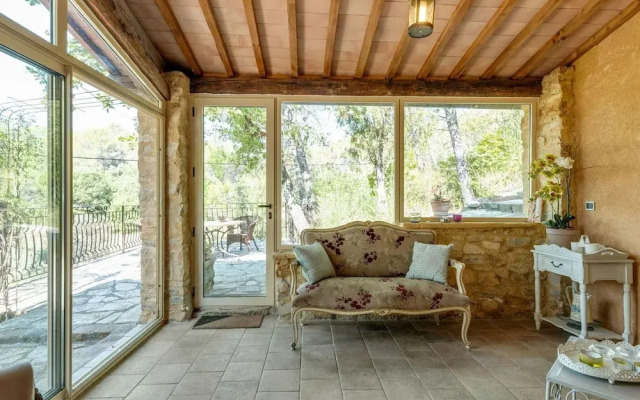 18th Century, Cosy Middle House in Barjols