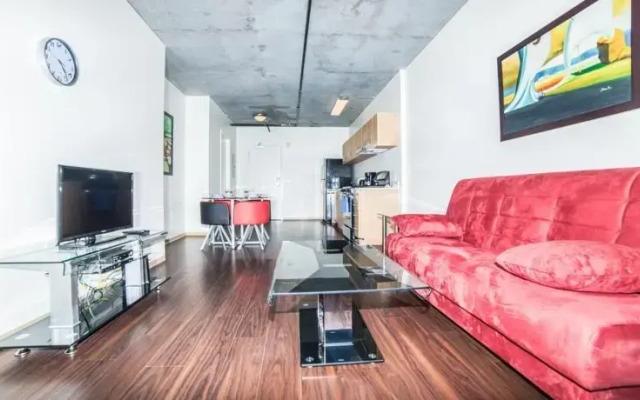 Hollywood Mirage Apartment