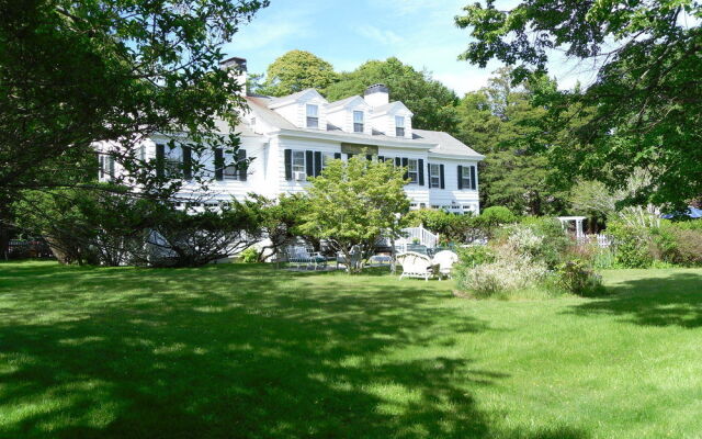 Village Latch Inn Hotel