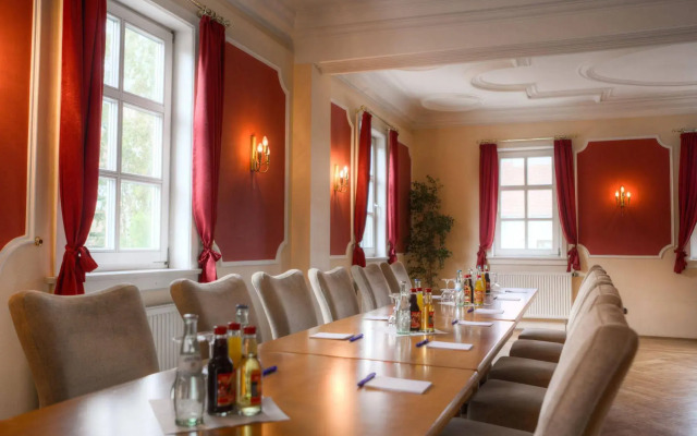 Burg Edelhof Hotel-Restaurant