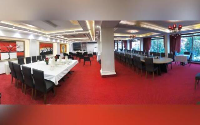 Hotel Theranda