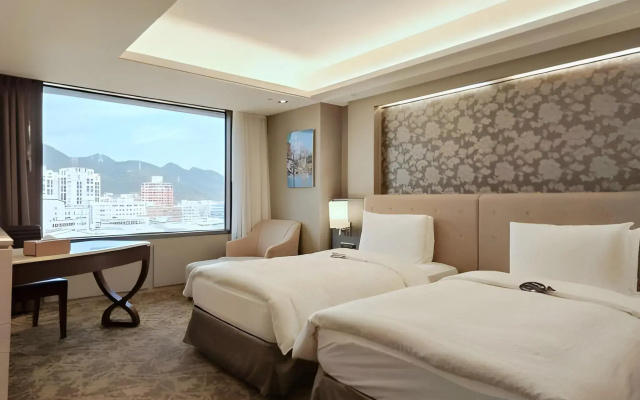 S Aura Hotel