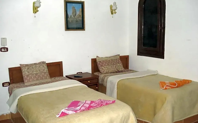 Western Desert Hotel & Safari