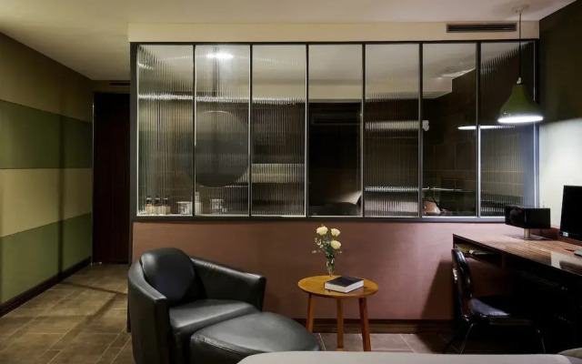 Nineth Hotel