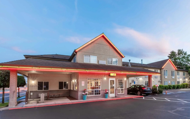 Super 8 By Wyndham Gresham Portland Area OR