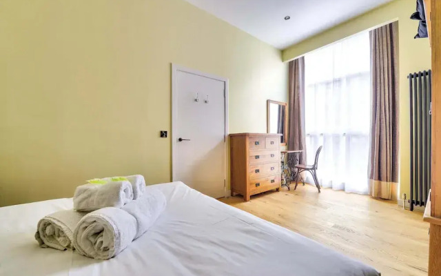 Stunning flat near St. Giles' Cathedral