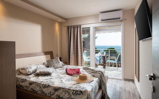 Sunset Studios - New Suites with Seaview & Back Side Apartements