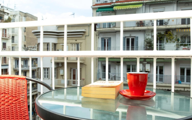 Downtown Luxury Boutique Suites : the red suite