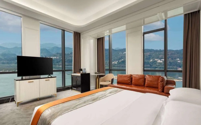 Ramada By Wyndham Yichang Riverside