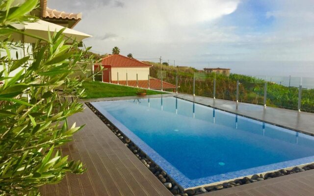 Villa Pinheira III heated pool