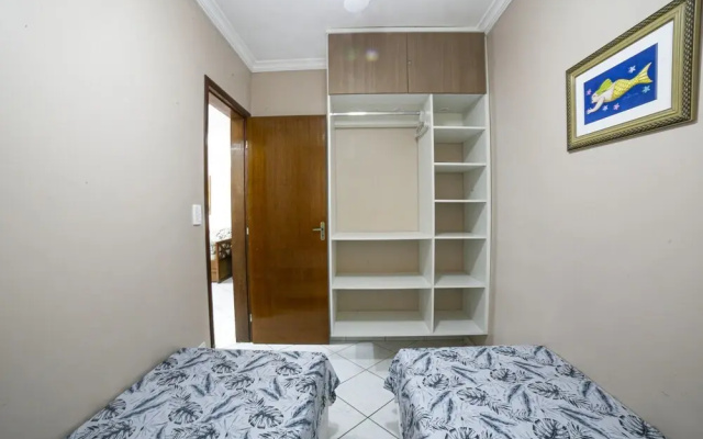 Apto 22E ar condicionado e ventilador, 2 quartos, churrasqueira, elevador e piscina