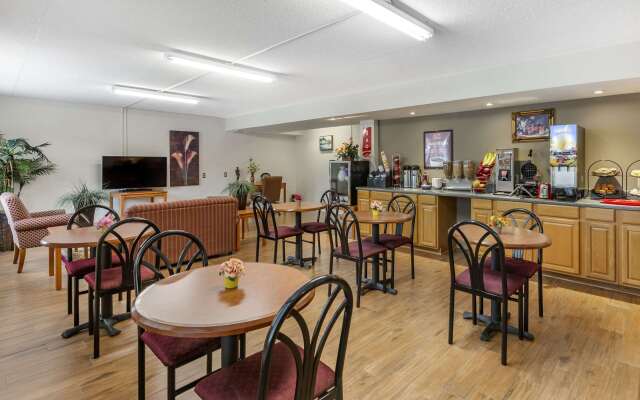 Econo Lodge & Suites Southern Pines - Pinehurst