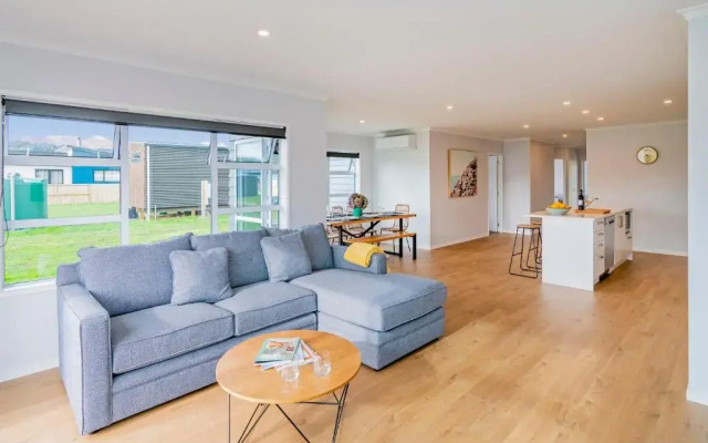 Seascape - Cooks Beach Holiday Home