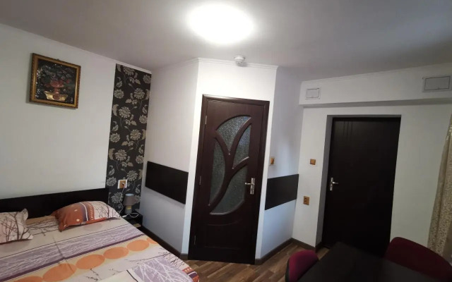 Joe Hostel