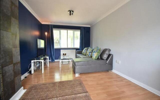 3-Bedroom Comfy Home in Solihull