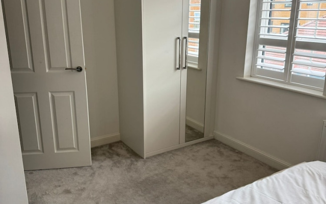 Grand 4-bed House in Ebbsfleet Valley, Garden & Parking Space