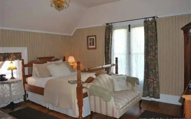 The Cottage @ 241 North