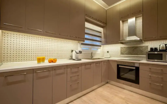 Maison De Luxx A10, Cozy Apartment with Garden In Larissa